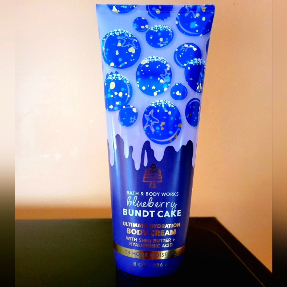 BATH & BODY WORKS Blueberry Bundt Cake body cream NEW 8 oz
